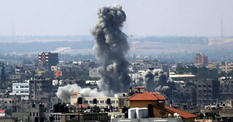 İsrail in bombardımanı durmuyor! Gazze deki o binayı hedef aldı