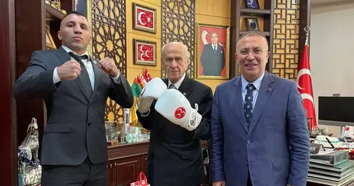 Sosyal medyada gündem oldu! MHP lideri Bahçeli boks eldiveni ile poz verdi