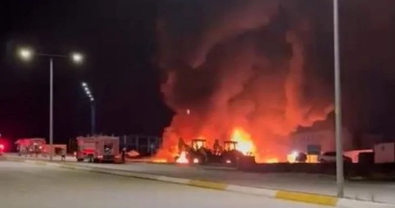 Arnavutköy de akaryakıt tankerleri ve kamyonlar alev alev yandı Son dakika haberleri