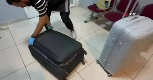 Samsun polisi otogardaki valizlerden 55 bin 860 uyuşturucu hap ele geçirdi