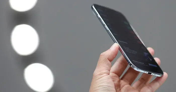 Cep telefonlarında yeni dönem! iPhone bunu ilk kez yaptı: Sim kartlar tarihe mi karışıyor?