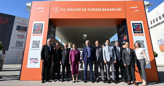 Bakan Yardımcısı Alpaslan GastroAntep Kültür Yolu Festivali sergilerini ziyaret etti Gaziantep Haberleri