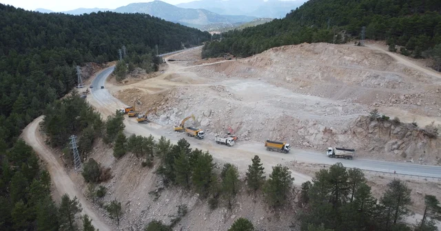 Antalya Konya kara yolu çalışma nedeniyle ulaşıma kapatıldı Antalya Haberleri