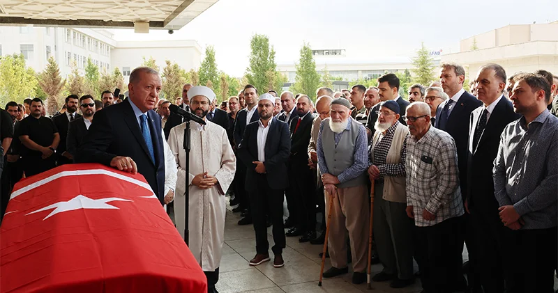Cumhurbaşkanı Erdoğan da katıldı: Cumhurbaşkanı Başdanışmanı Hamdi Kılıç son yolculuğuna uğurlandı