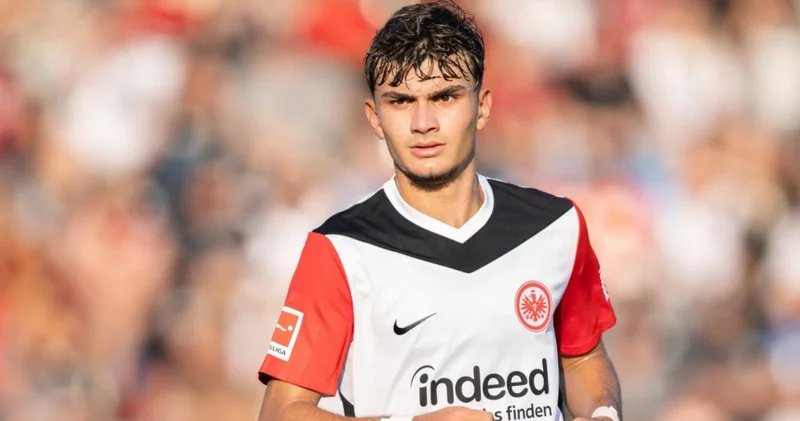 Galatasaray ın Şampiyonlar Ligi ndeki rakibi Frankfurt, Leverkusen e mağlup oldu