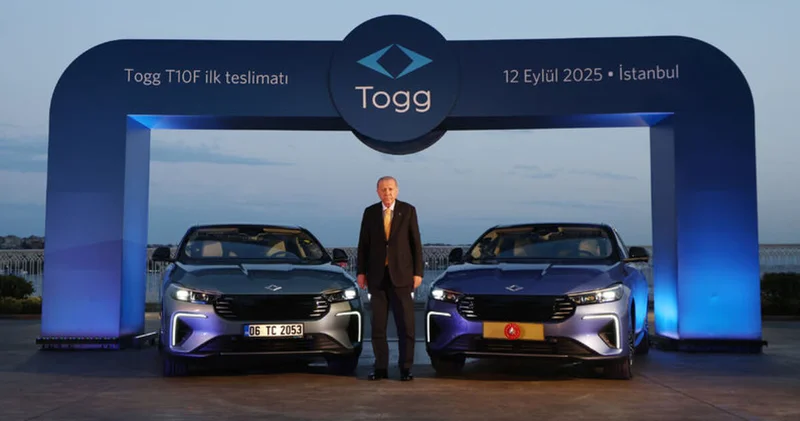 Cumhurbaşkanı Erdoğan a Togg un yeni modeli T10F hediye edildi Otomobil Haberleri