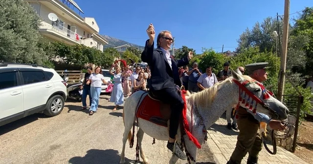 Alman damat, düğünde Türk geleneklerine göre gelini at üzerinde aldı Muğla Haberleri