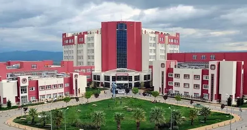 Bıçak parası aldığı öne sürülen profesör ile sekreteri gözaltında