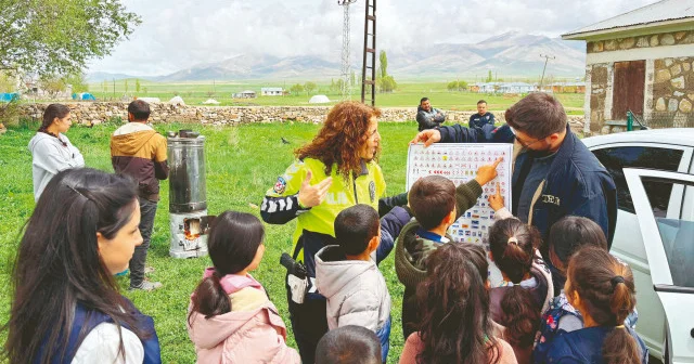 Hınıs ta Siz Gelemiyorsanız Biz Geliriz programı Gündem Haberleri
