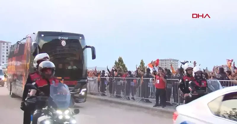 Galatasaray ve Trabzonspor Türkiye Kupası Finali için stada ulaştı Fanatik Spor Haberleri Video