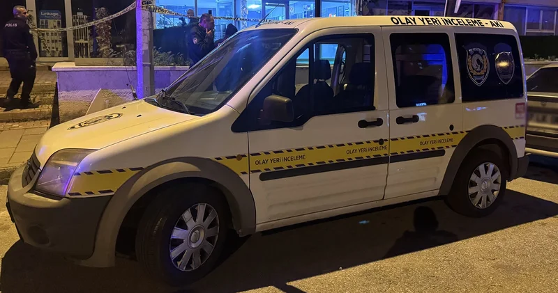 Berber dükkanında iki grup arasında bıçaklı kavga: 1 i ağır 2 yaralı