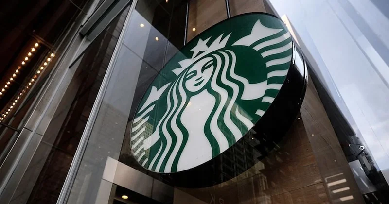 Starbucks’ta kıyafet krizi: Yüzlerce çalışan grevde Sözcü Gazetesi