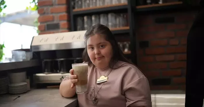 Esenyurt ta özel bireylerin çalıştığı Menekşe Engelsiz Kafe hizmete açıldı