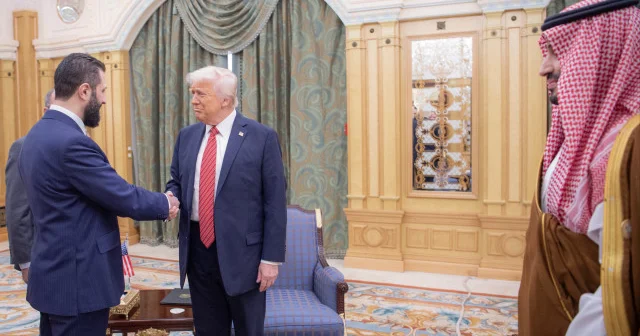 Riyad’daki tarihi zirveden ilk görüntüler: Donald Trump, Suriye Cumhurbaşkanı Şara ile görüştü VİDEO İZLE