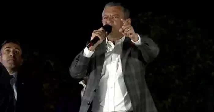 CHP Genel Başkanı Özgür Özel bir ismi daha ekledi! Çatalca Müftüsü ile birlikte adını söyleyip yuhalattı