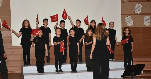 Fethiye de öğretmen, öğrenci ve veliler şiir dinletisi sundu Muğla Haberleri