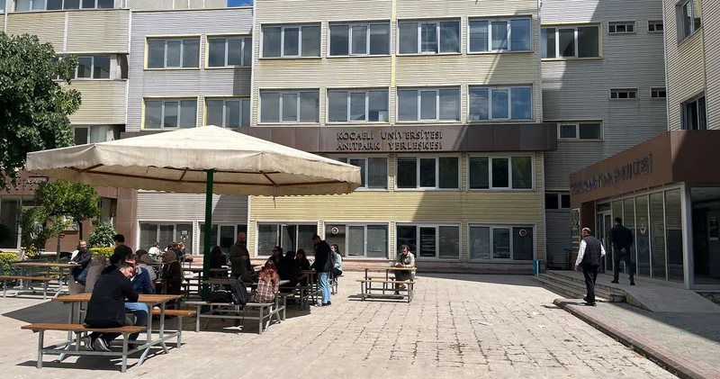 Çatlaklar tespit edilen fakülte binası boşaltıldı