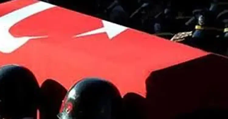 Üzerine yıldırım düşen uzman çavuş şehit oldu