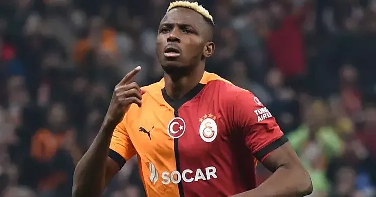 Osimhen de bir engel daha kalktı!