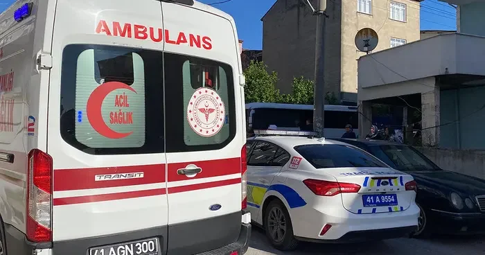 Sokakta oyun oynuyordu! Servis minibüsünün çarptığı 7 yaşındaki çocuk yaralandı