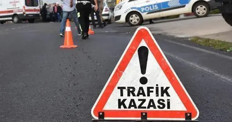 Motosiklet sürücüsü ve eşi feci kazada hayatını kaybetti