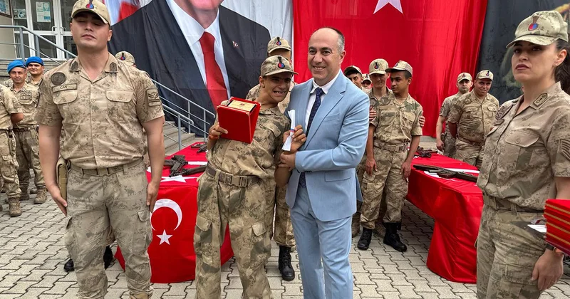 14 engelli genç bir günlüğüne asker oldu