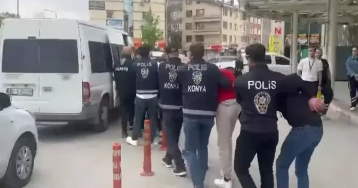 Sosyal medyada silah teşhir edenlere operasyon: 14 gözaltı