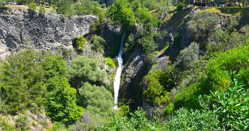 Manisa daki Suuçtu Şelalesi doğaseverlerin uğrak noktası oldu