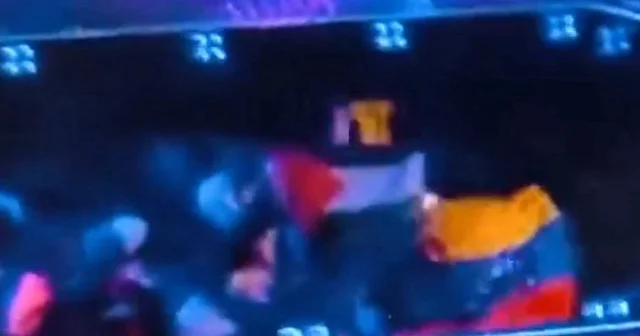 Eurovision Şarkı Yarışması nın yarı finalinde Filistin rüzgarı: Bayrağı elinden düşürmedi VİDEO İZLE