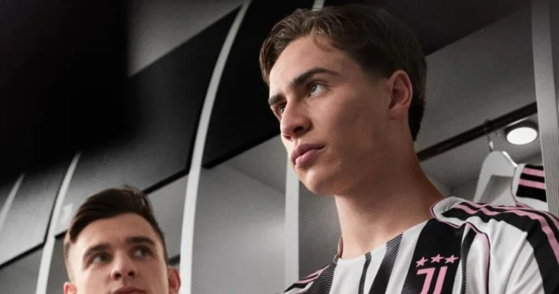 Juventus un yeni sezon formasını Kenan Yıldız tanıttı