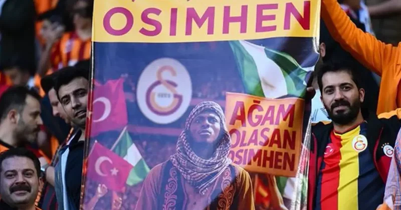 Maç öncesi tribünlerde dikkat çeken Osimhen pankartı