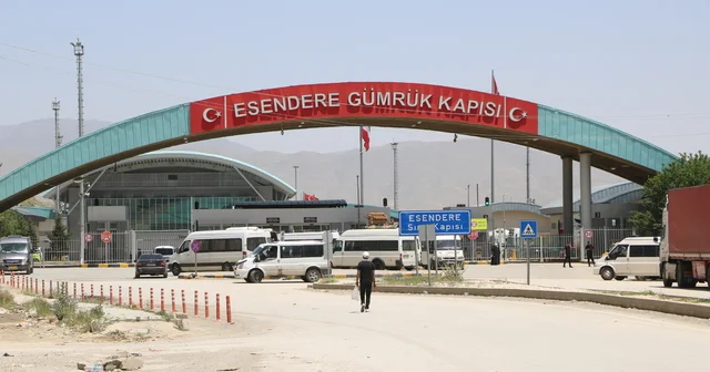 İran a açılan sınır kapısında TIR kuyruğu Hakkari Haberleri