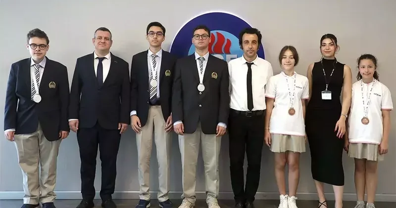 Özel Ege Lisesi nden 3 Türkiye derecesi
