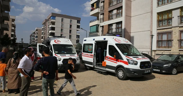 Diyarbakır da apartmanda çıkan yangında 8 kişi dumandan etkilendi Diyarbakır Haberleri