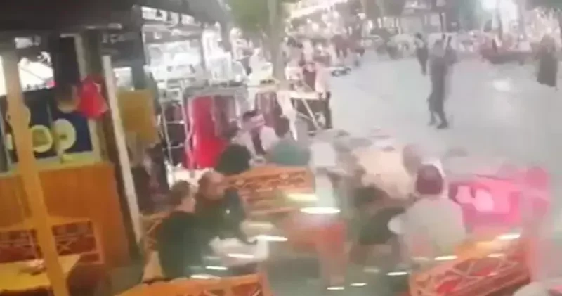 Gaziosmanpaşa da sürücüsünün kontrolünden çıkan motosiklet kafeteryaya daldı