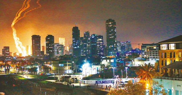 İran yüzlerce füze ile cevap verdi: Tel Aviv yanıyor Ortadoğu Haberleri