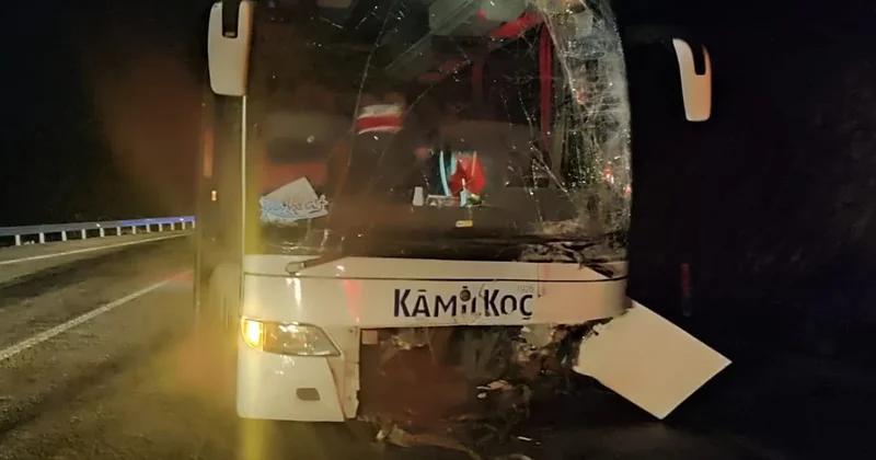 Yolcu otobüsüyle çarpışan otomobilin sürücüsü öldü! 8 kişi yaralandı Sözcü Gazetesi