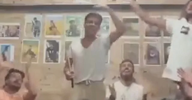 Lübnanlılar Tel Aviv e düşen İran füzelerini tekbirlerle takip etti VİDEO İZLE