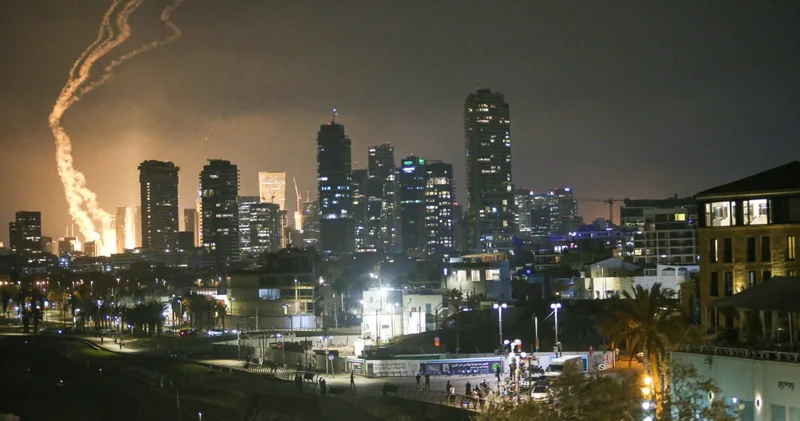 İsrail in saldırılarına İran dan sert yanıt! Tel Aviv de peş peşe patlamalar