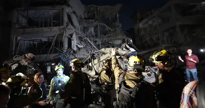 İran ın füze saldırılarının ardından İsrail genelinde şiddetli patlama sesleri duyuldu