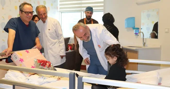 Çocuklu aileler dikkat! Oyun oynarken içtiği şey hayatını kararttı: 2 yıl ağzından su bile içemedi... Yemek borusunda yanıklar oluştu!