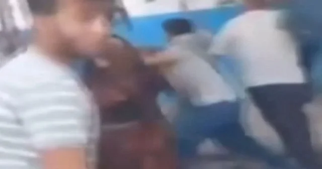 Şanlıurfa daki pazar yeri savaş alanına döndü: Çıkan kavgada kasalar havada uçuştu VİDEO İZLE