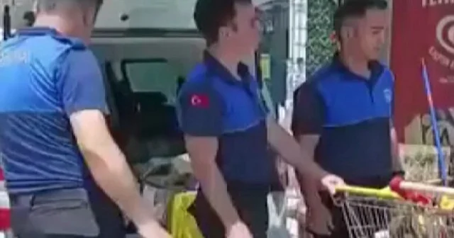 Kocaeli deki markette skandal: Binlerce tarihi geçmiş ürün tespit edildi VİDEO İZLE