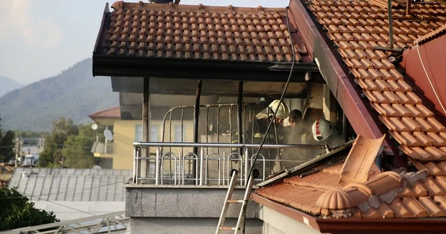 Fethiye de çatı katında çıkan yangın hasara yol açtı Muğla Haberleri