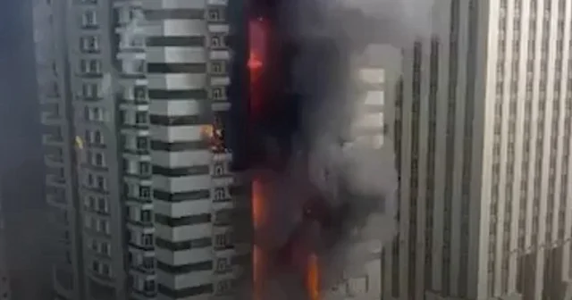 Dubai deki dev gökdelende korkutan yangın VİDEO İZLE