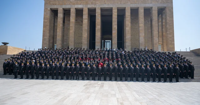 İçişleri Bakan Yardımcısı Aktaş ve beraberindeki jandarma heyeti Anıtkabir i ziyaret etti Ankara Haberleri