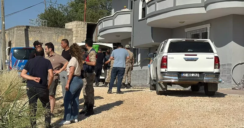 Tartıştığı kız çocuğunu öldürüp eşini yaraladı