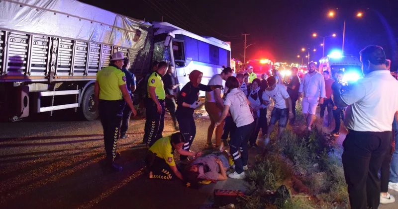 Manisa’da işçi servisi tıra çarptı: 5’i ağır 20 yaralı