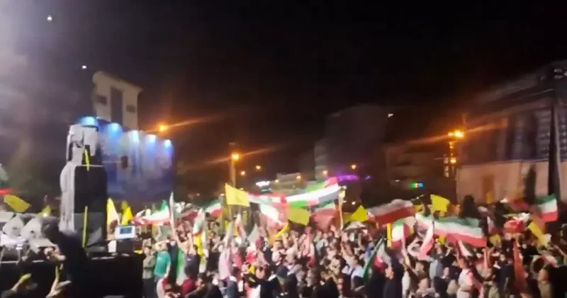 İran da, İsrail e misillemesinin ardından meydanlarda toplanan halk sevinç gösterilerinde bulundu