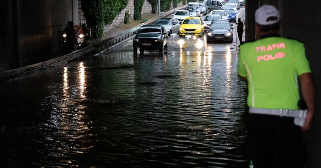 Konya da sağanak; cadde, sokak ve altgeçitler suyla doldu Konya Haberleri